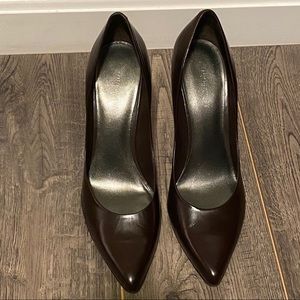 Nine West Gaffer heel in dark brown leather, 9